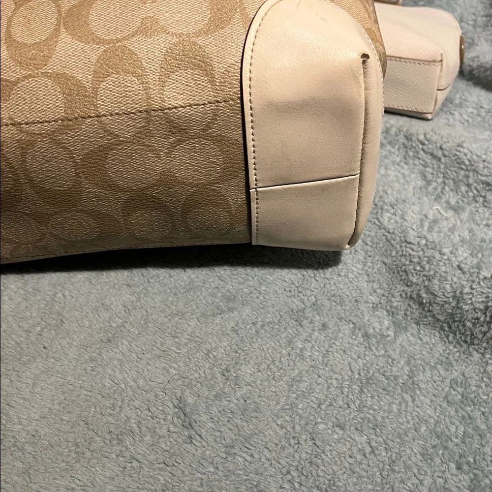 Coach Signature Tote w/Matching Pouch - Picture 9 of 17